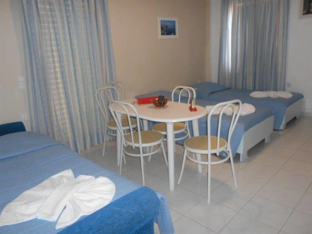 Ilona Apartments Chrissi Akti Chania Exterior foto