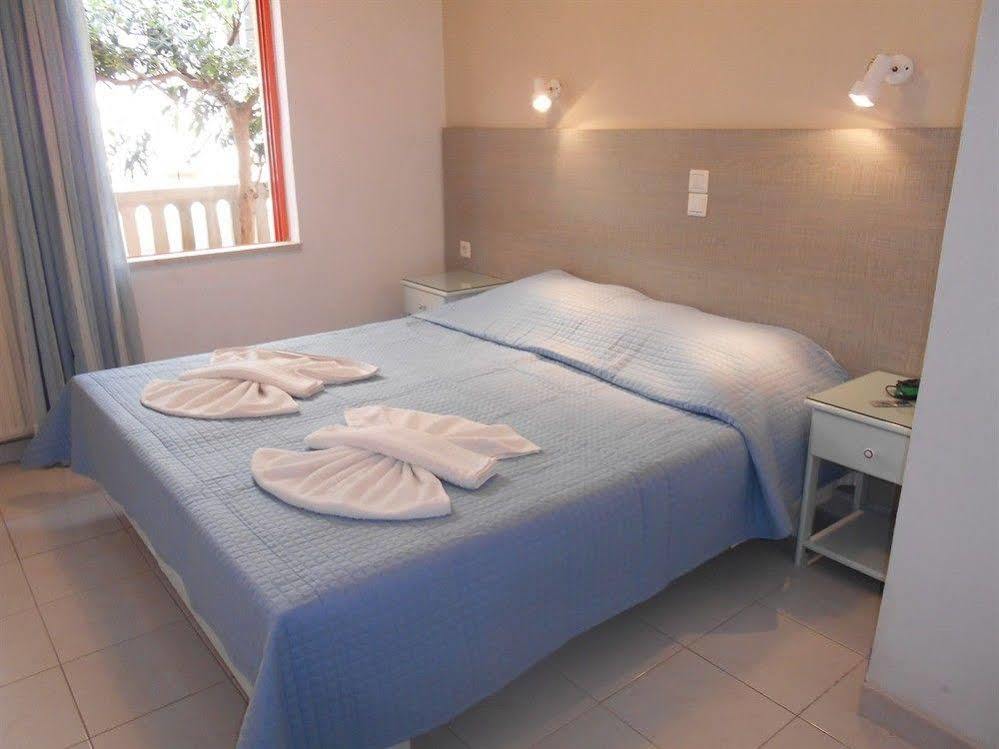Ilona Apartments Chrissi Akti Chania Exterior foto