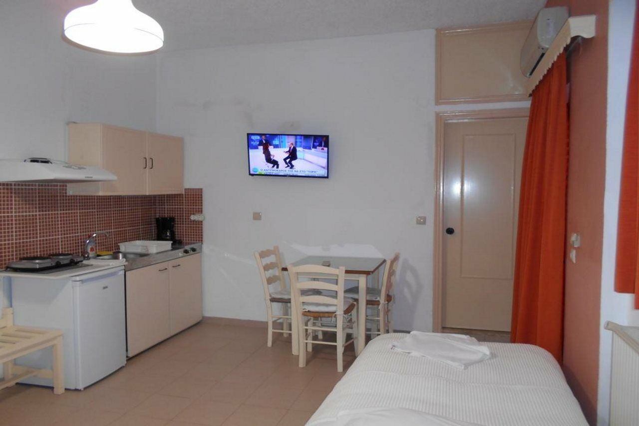 Ilona Apartments Chrissi Akti Chania Exterior foto