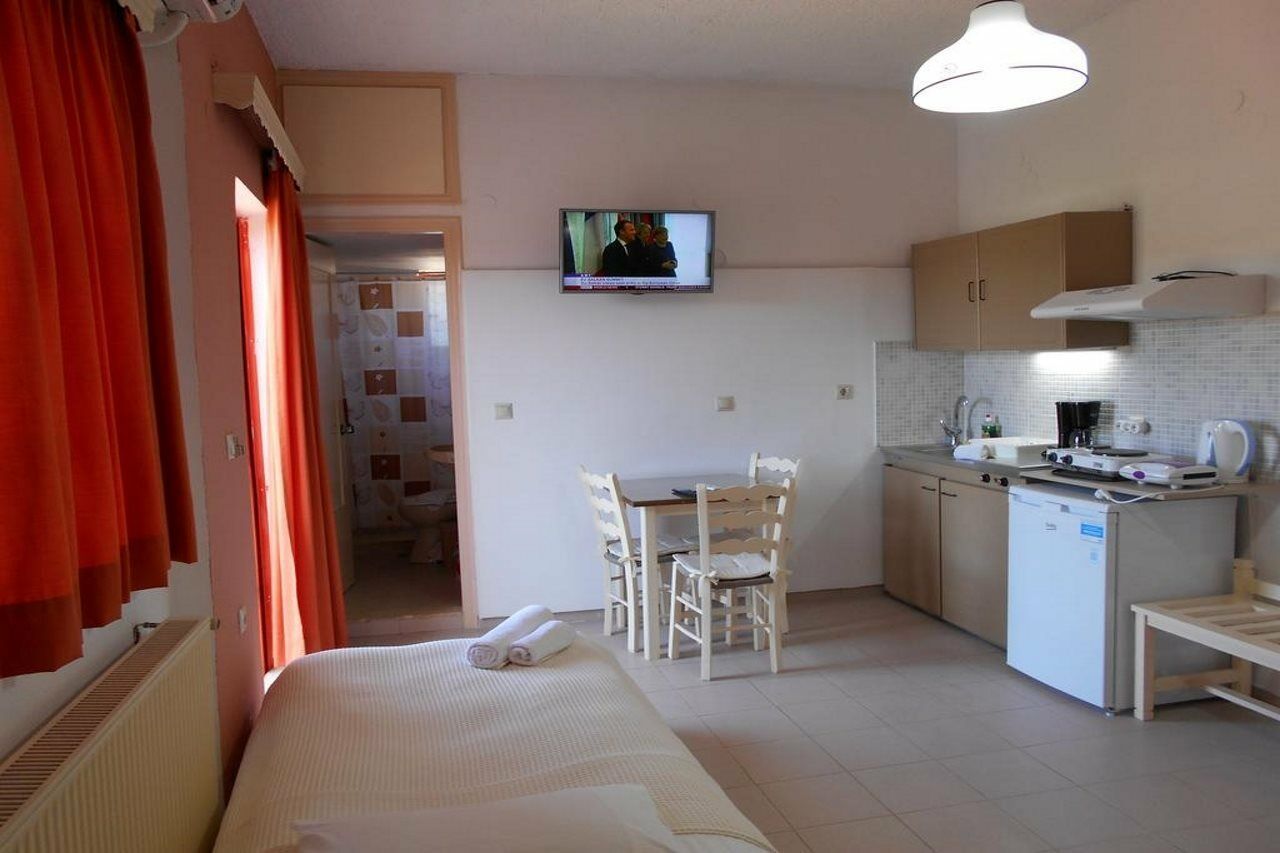 Ilona Apartments Chrissi Akti Chania Exterior foto